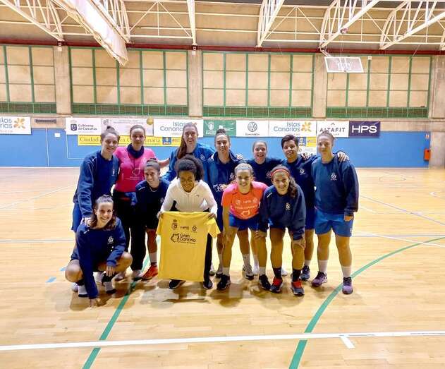 Shandira Wright con sus nuevas compañeras / TA